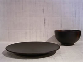 漆芸作品－イチョウ皿５寸（左）姫椀（右）